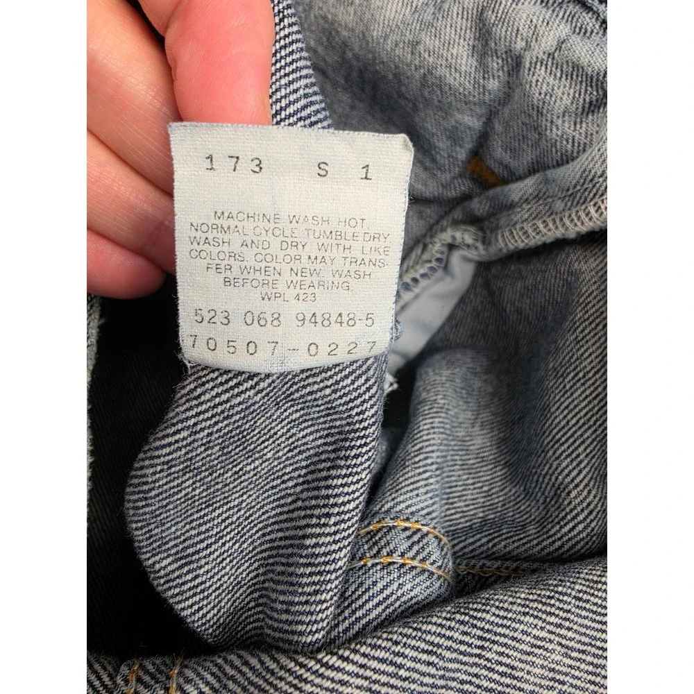 Vintage Levi's 70507-0227 Trucker Jacket Mens M Blue Denim Jean USA Made 1988